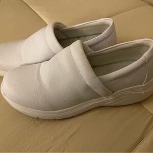 Hawkell Nursing Shoes white Size 9